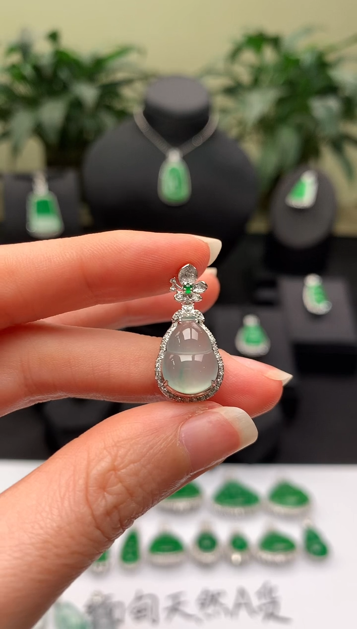 【闪购商品】翡翠颈饰18K金镶嵌葫芦