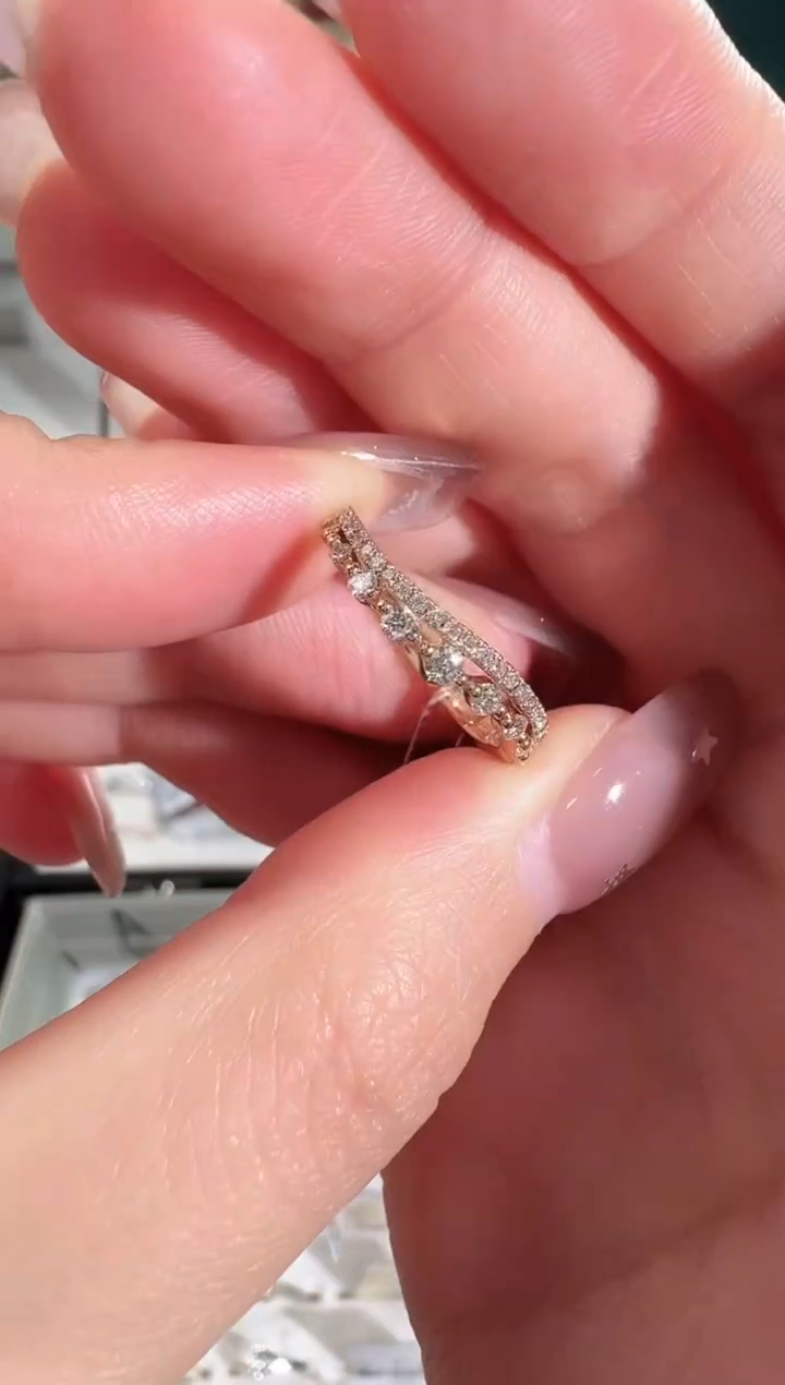 18K金镶嵌戒指/指环钻石2.4g