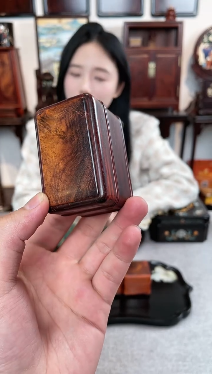 【闪购商品】紫檀木类成套家具镶嵌黄花梨面包盒