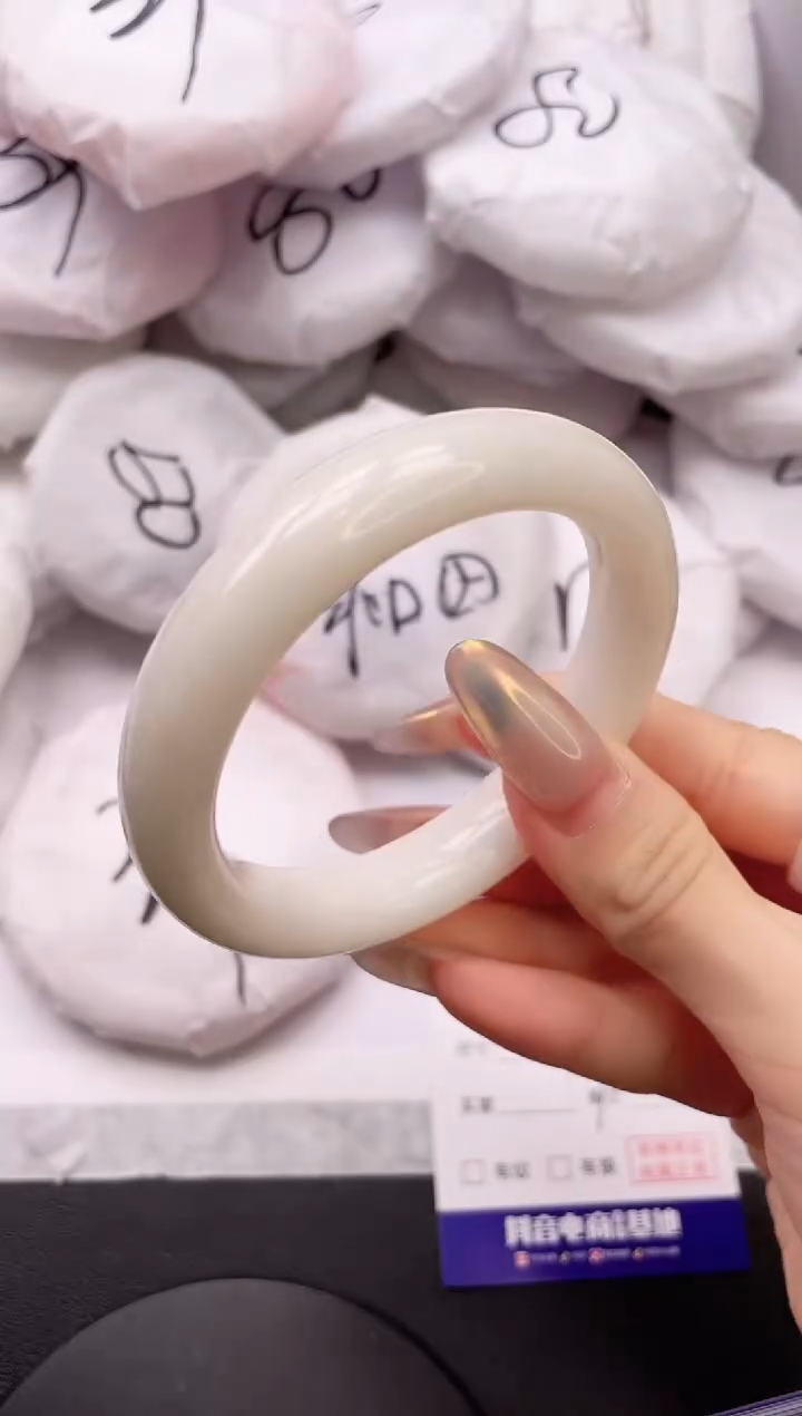 【闪购商品】和田玉手镯未镶嵌8K133-57