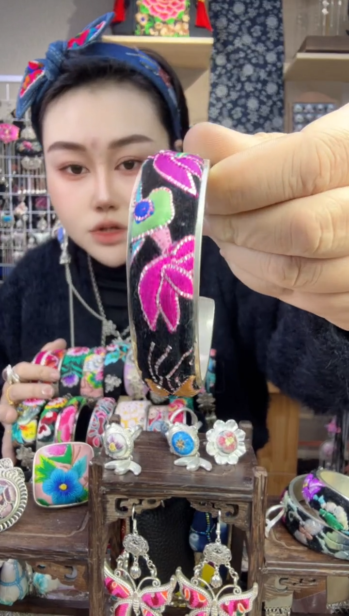 【闪购商品】刺绣纯手工苗绣非遗手镯