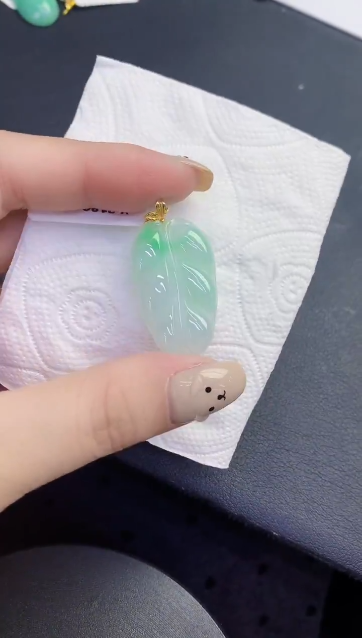 颈饰18K金镶嵌翡翠缅甸天然翡翠A货