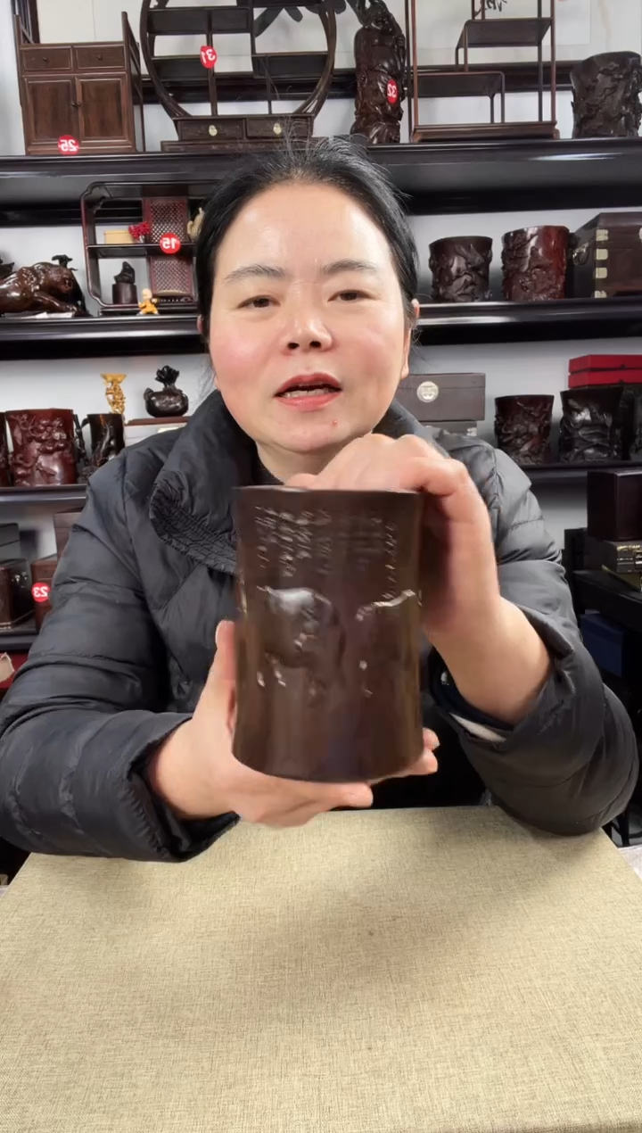 木老李红木工艺品小号五牛笔筒