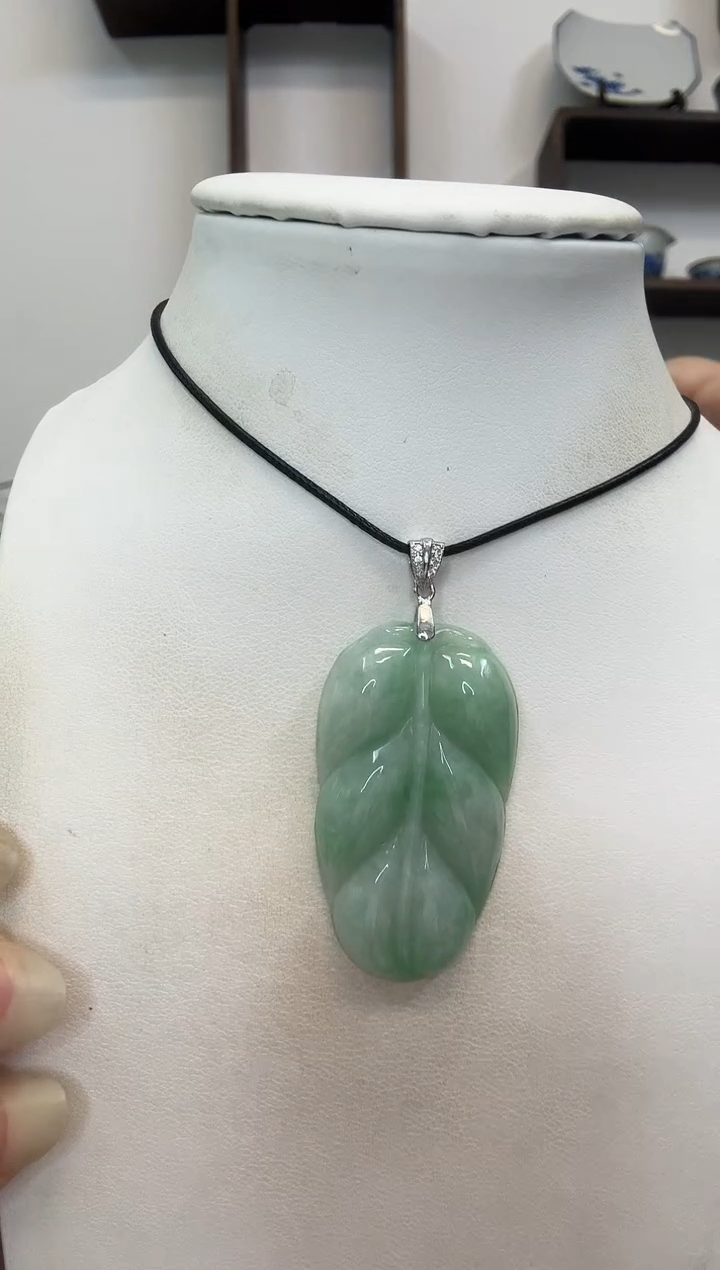 颈饰银S925镶嵌翡翠叶子