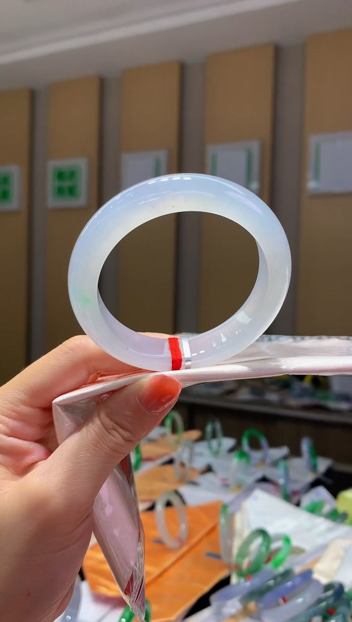 未镶嵌手镯翡翠- C82 圈口53.9 全款8.5万 定金2万