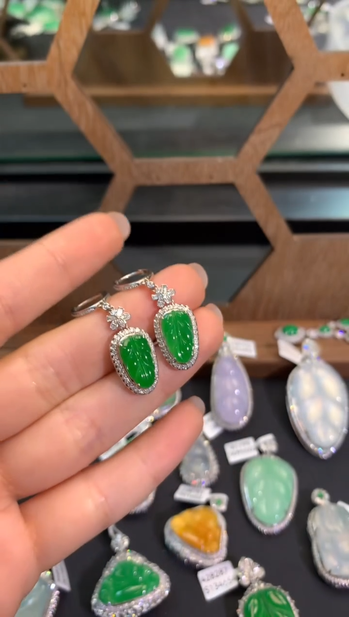 【闪购商品】翡翠吊坠(不含链)18K金镶嵌耳坠