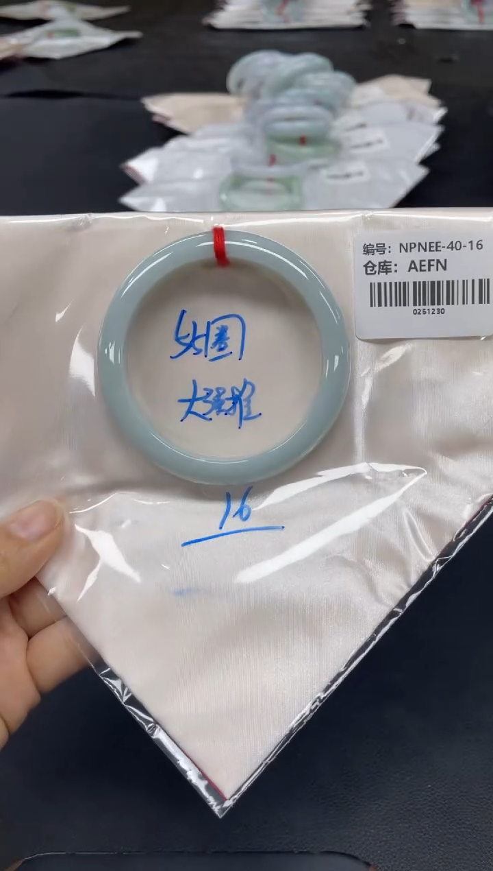 未镶嵌手镯翡翠翡翠手镯