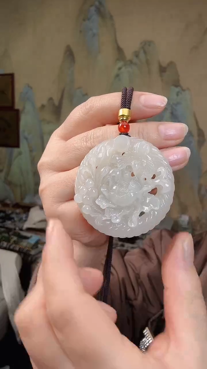 颈饰未镶嵌和田玉.