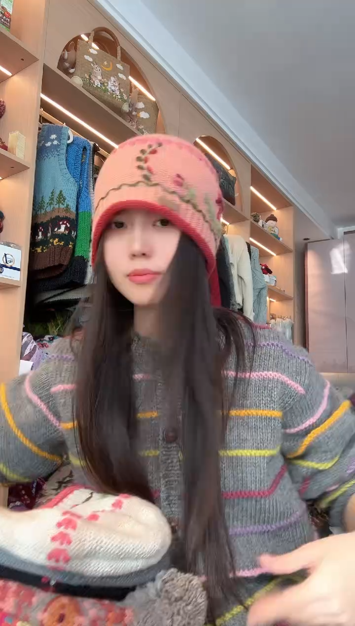 羊毛美利奴粉色刺绣卷边冷帽