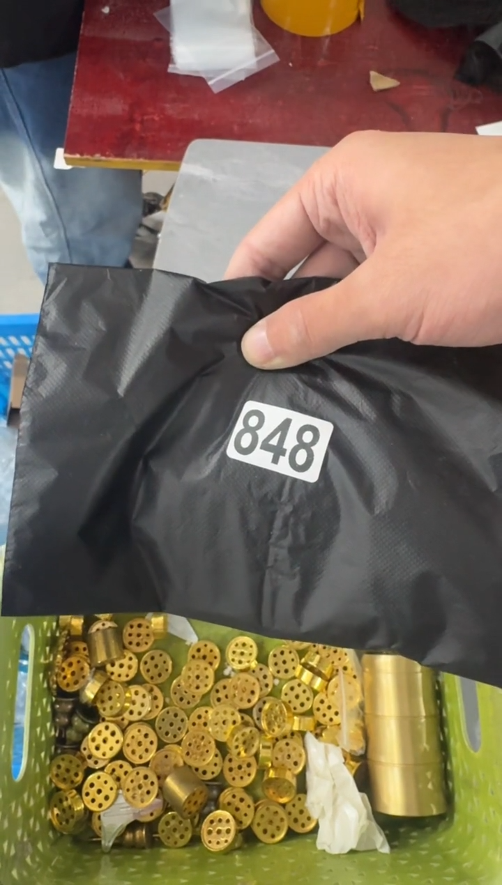 艾*粒【848 】 八哥专拍