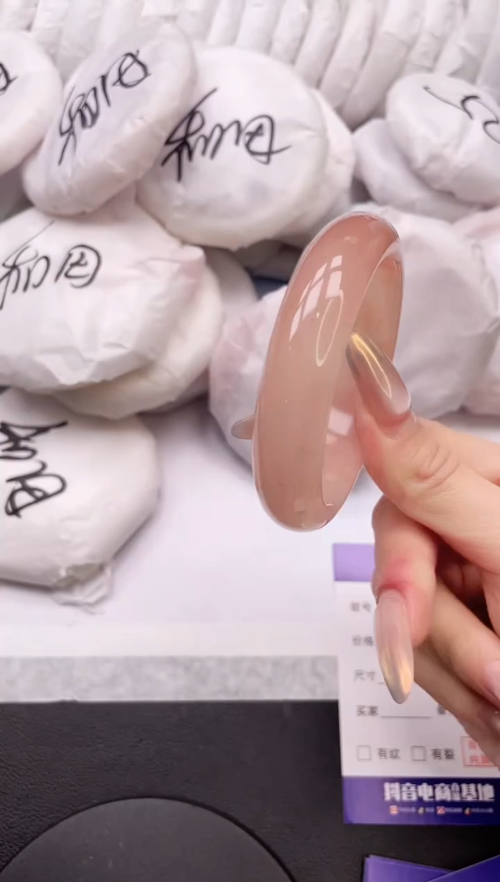 【闪购商品】石英质玉手镯未镶嵌5K414-52