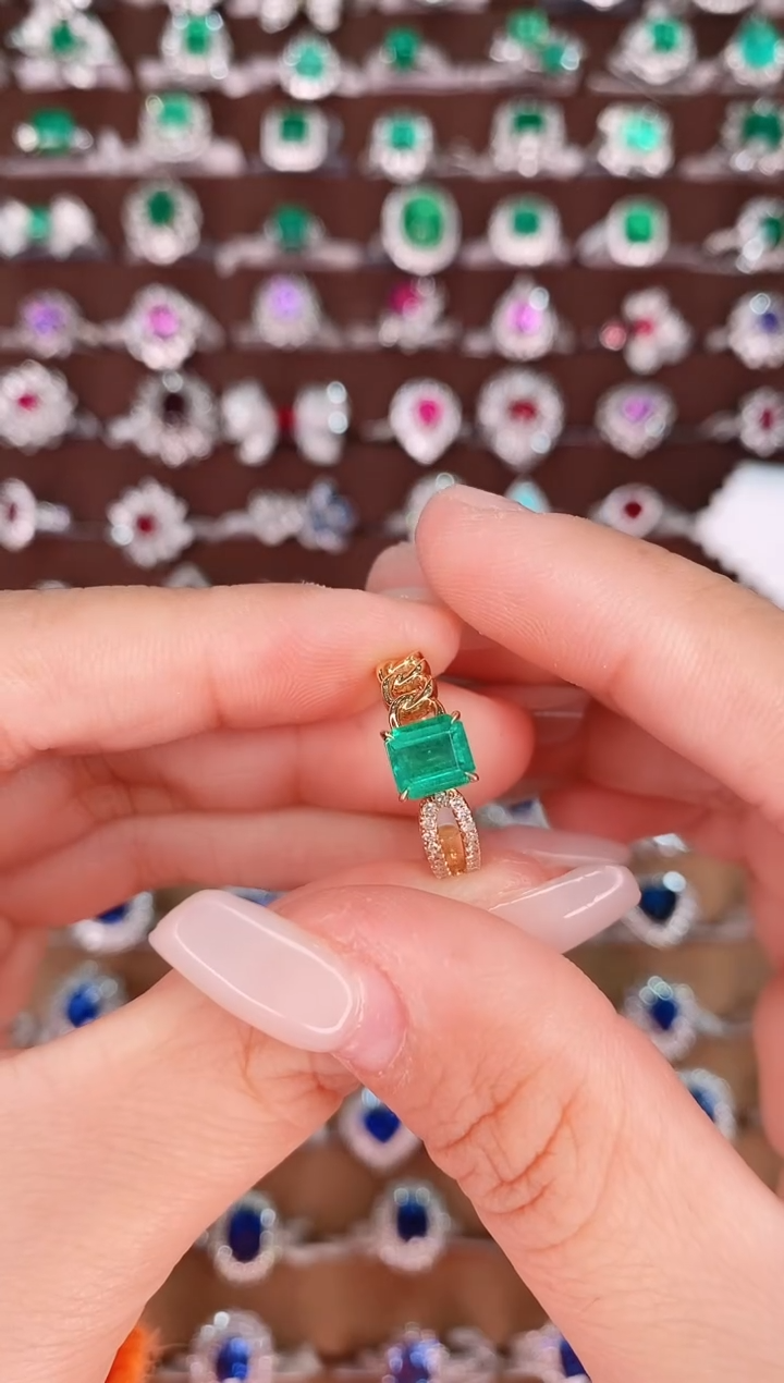 【闪购商品】祖母绿18K金戒指18K金镶嵌0.85克拉