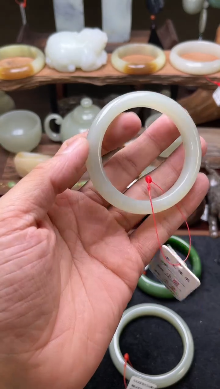 【闪购商品】和田玉手镯未镶嵌且末青白 54圈 9006964