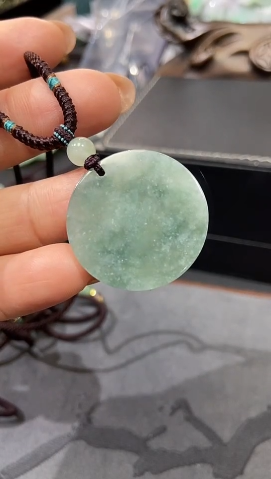 翡翠未镶嵌颈饰吊坠