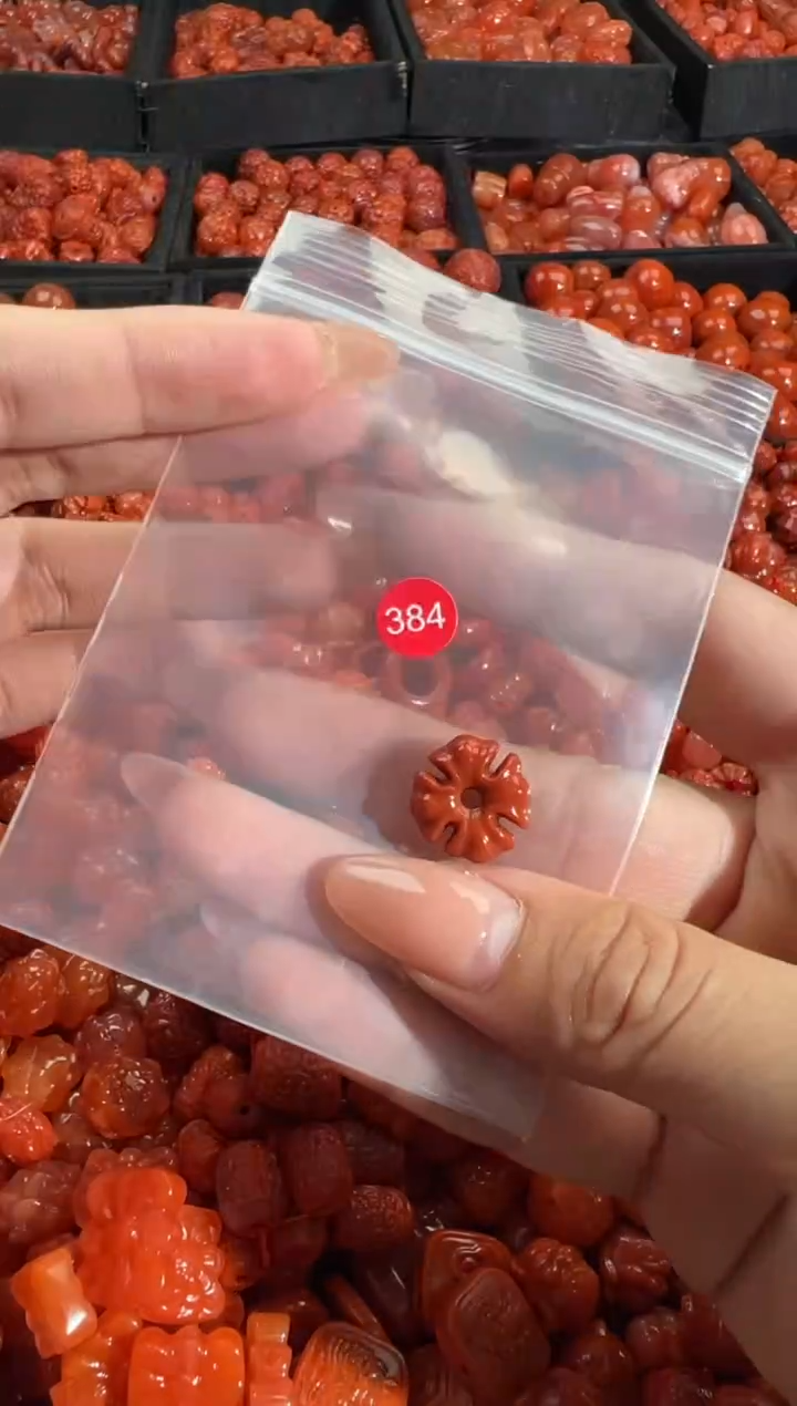 南红玛瑙未镶嵌颈饰1