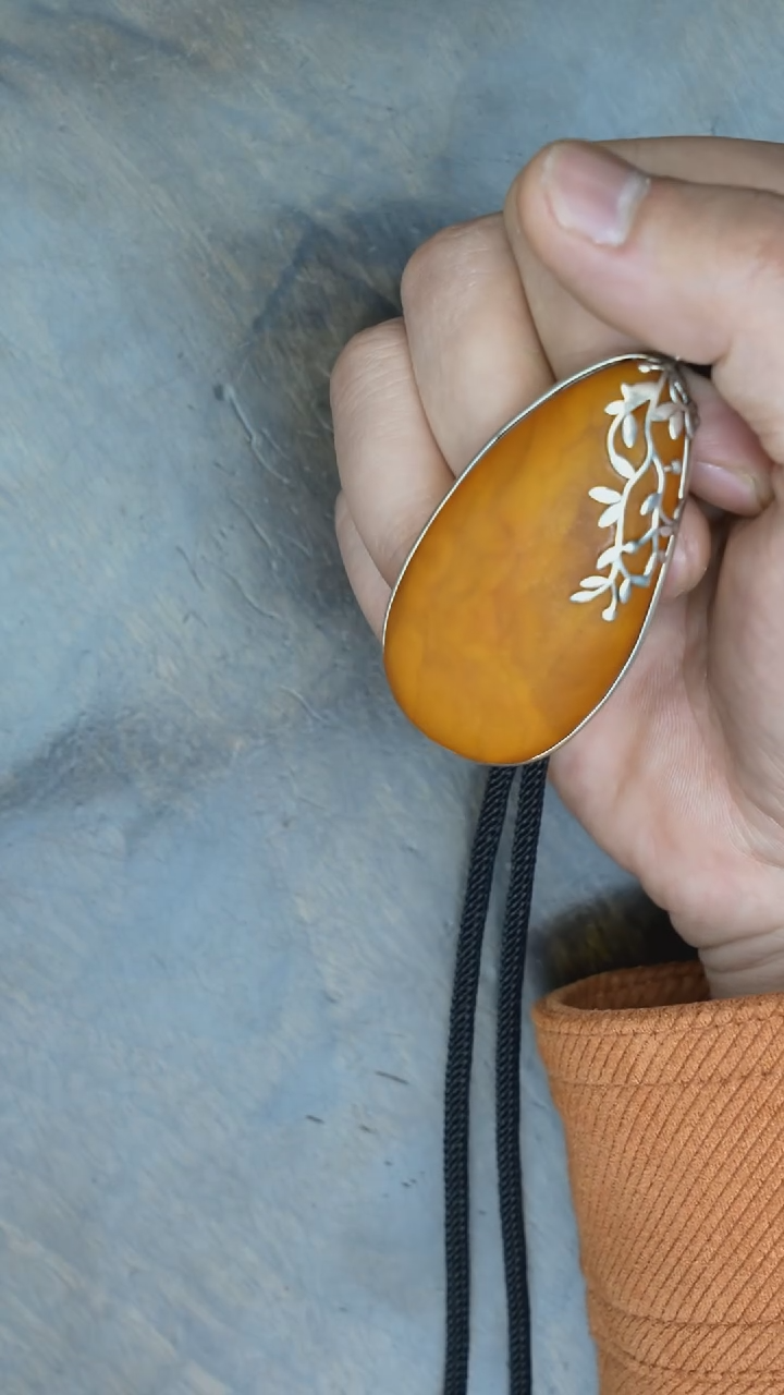 【闪购商品】琥珀裸石银S925镶嵌老蜡橘皮水滴吊坠