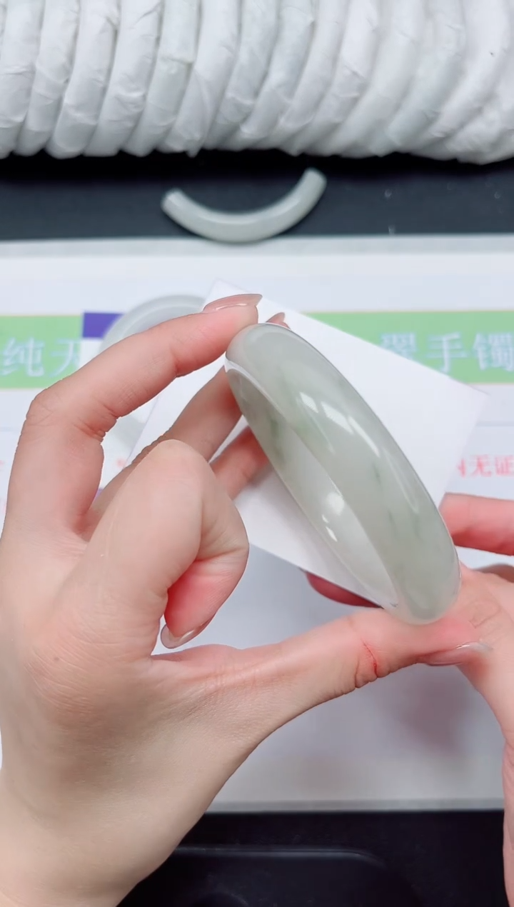 【闪购商品】石英质玉手镯未镶嵌220-60