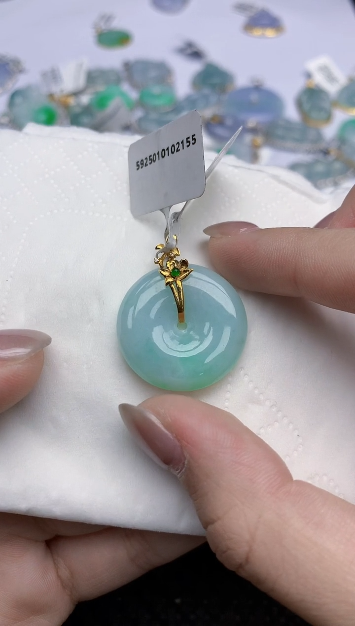 【闪购商品】翡翠颈饰18K金镶嵌天然翡翠A货