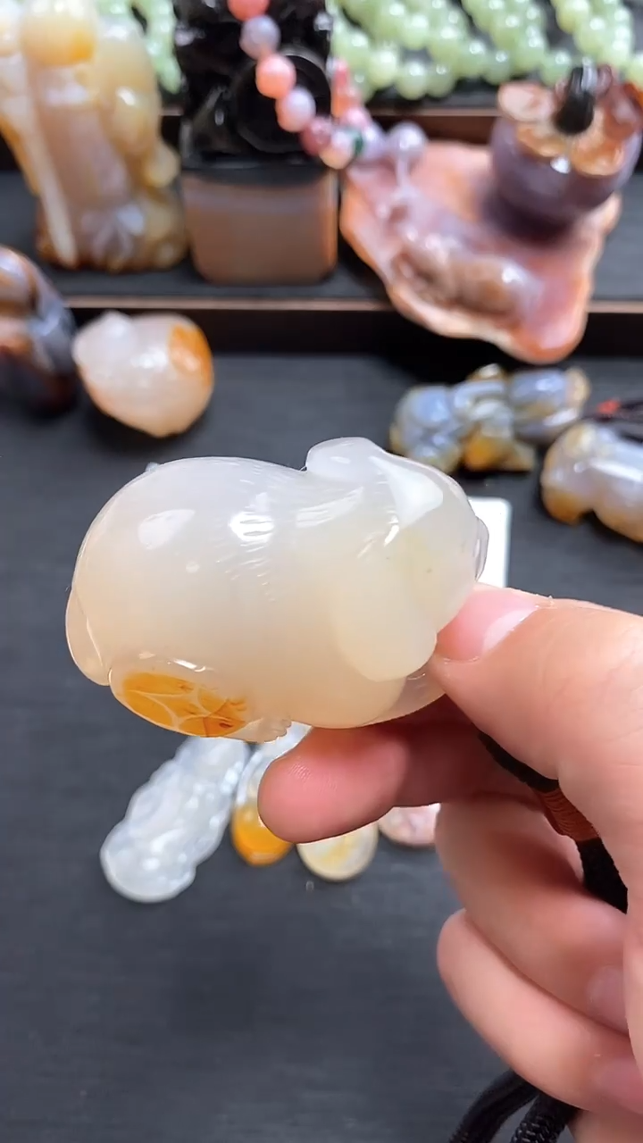 【闪购商品】玛瑙/玉髓小狗未镶嵌手把件