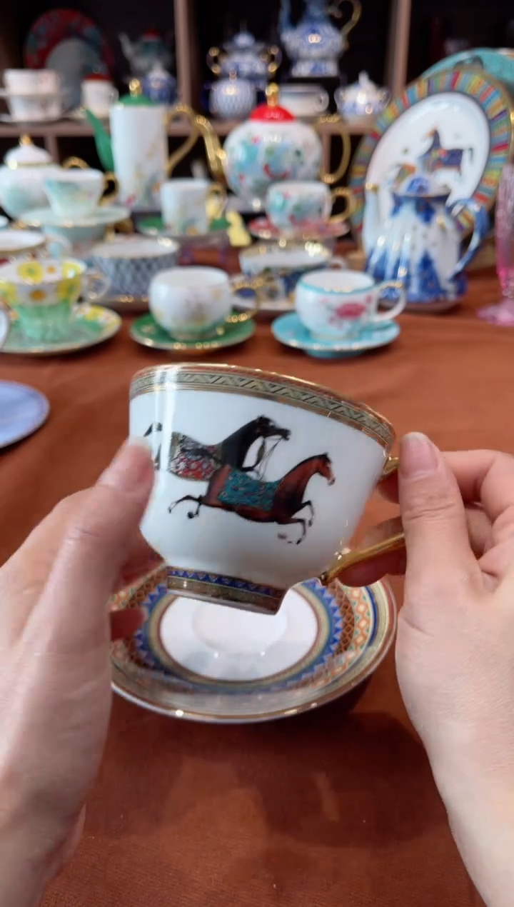 【闪购商品】瓷片战马杯碟······