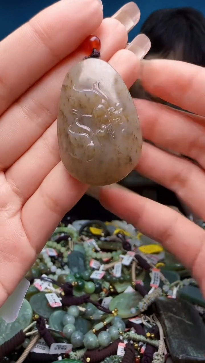 颈饰未镶嵌和田玉1