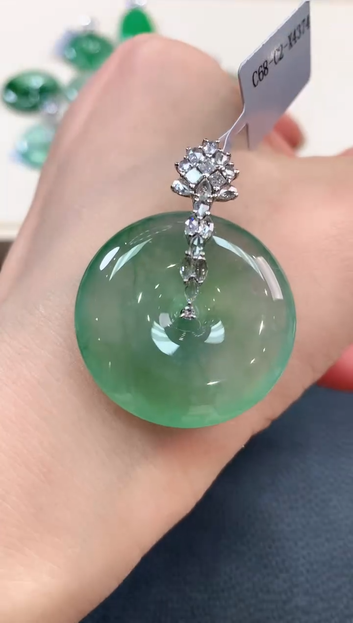 【闪购商品】翡翠吊坠(不含链)18K金镶嵌b160不退换