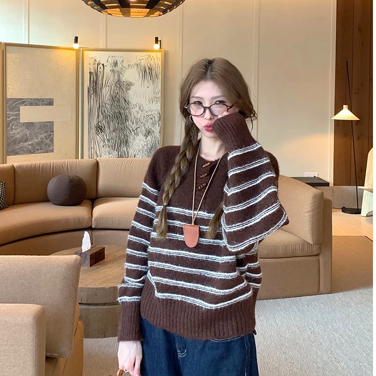 法式复古半开领毛衣女2025秋季新款牛角扣设计感条纹长袖针织上衣