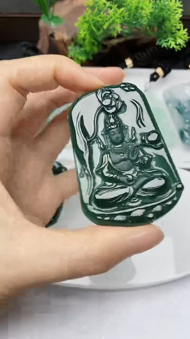 【闪购商品】翡翠颈饰未镶嵌         