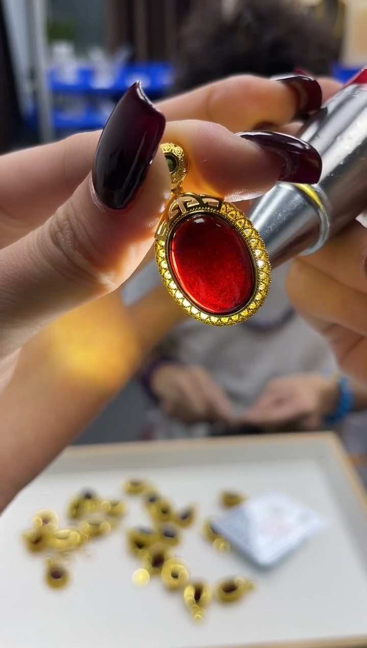 血珀吊坠(赠链)未镶嵌血珀吊坠 多样性发一