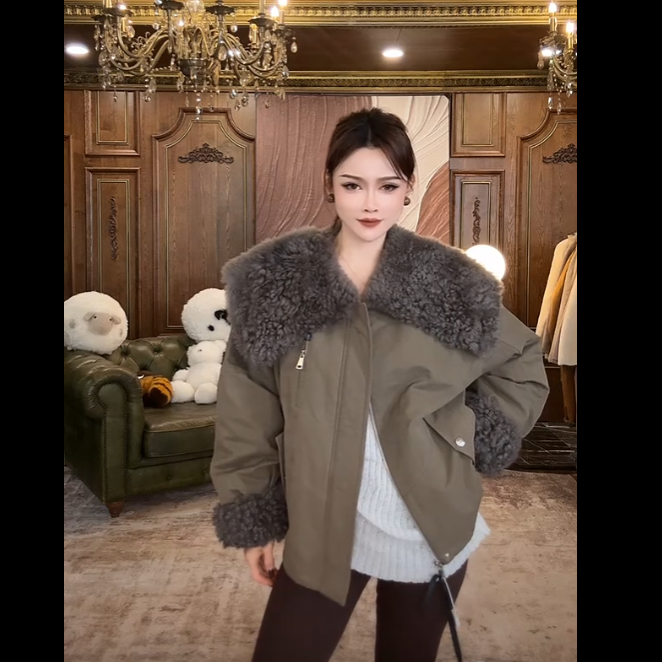 12.30 短款翻领拉链款毛领羽绒服 257527