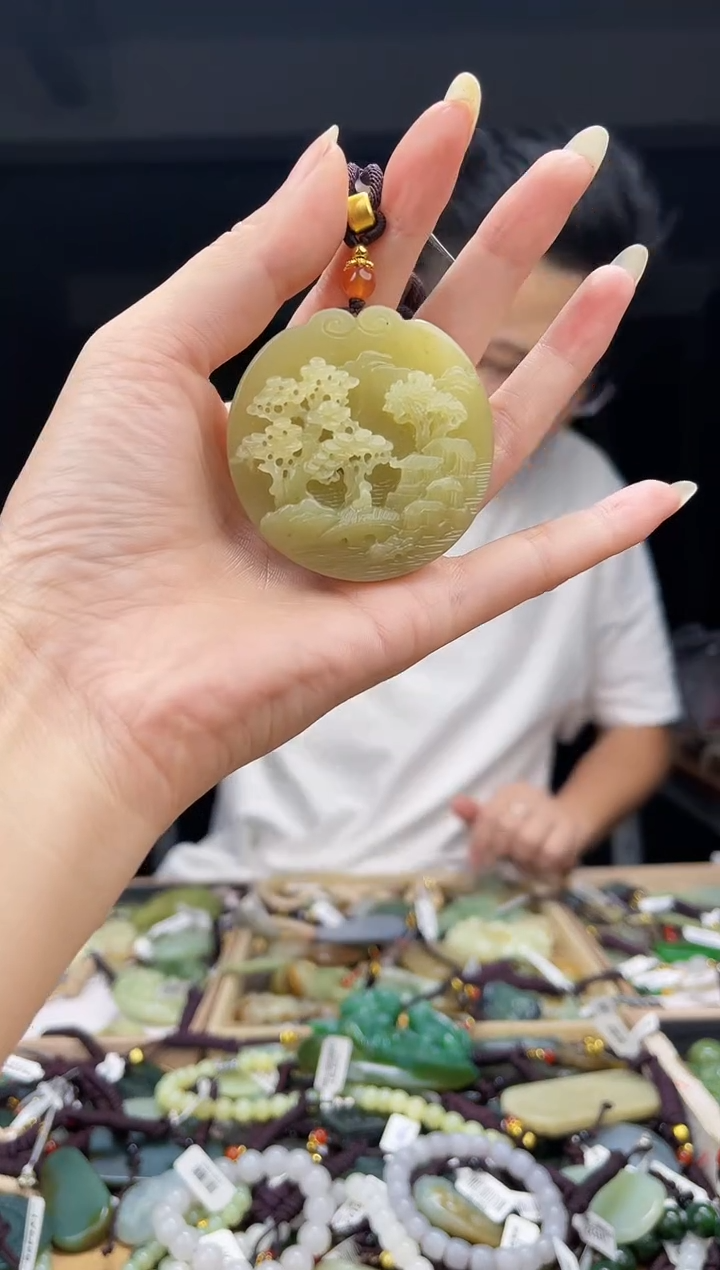 颈饰未镶嵌和田玉1