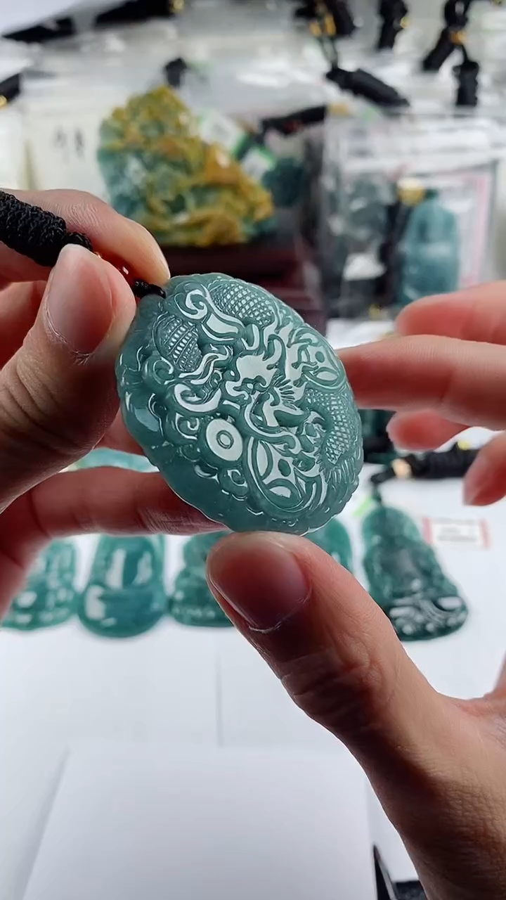 【闪购商品】翡翠颈饰未镶嵌          