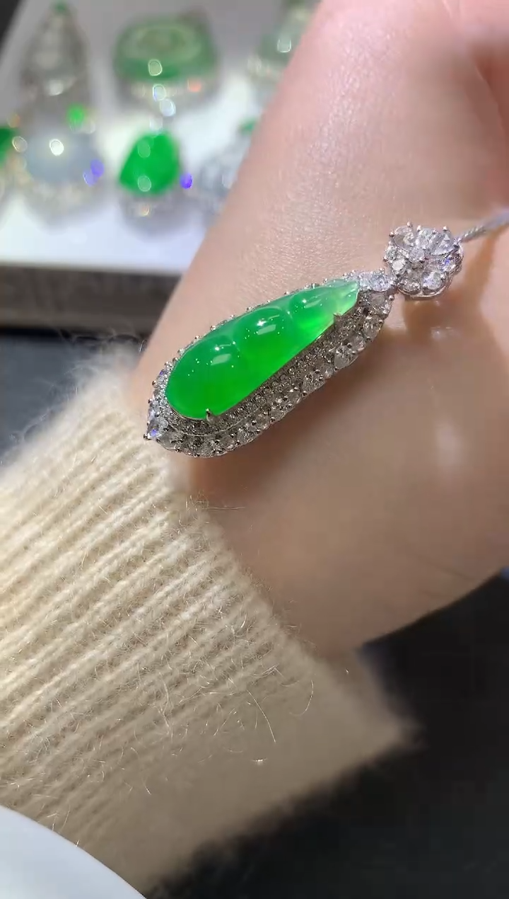 【闪购商品】翡翠吊坠(不含链)18K金镶嵌D97