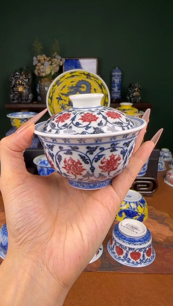 杯勤义堂。缠枝莲。盖碗