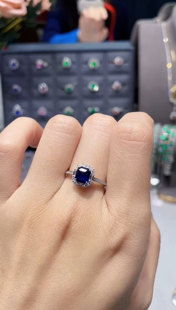 【闪购商品】蓝宝石戒指18K金镶嵌1.31克拉