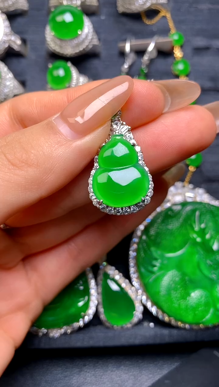 【闪购商品】翡翠吊坠(赠链)银S925镶嵌葫芦吊坠