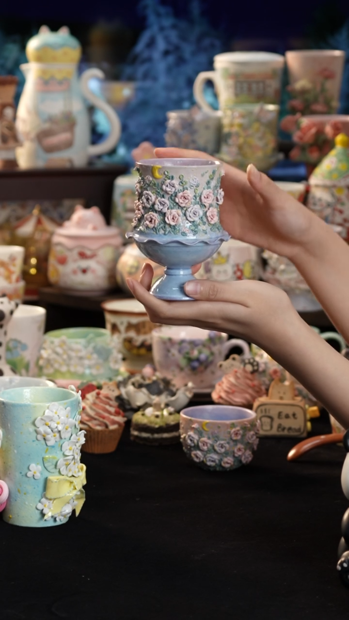 摆件陶景德镇釉下彩手绘设计师款陶瓷