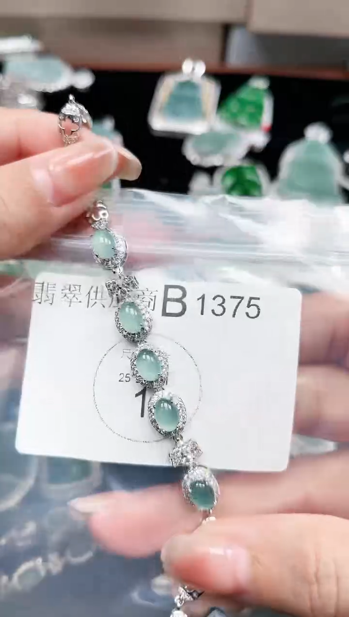 【闪购商品】翡翠颈饰未镶嵌1375赠皮绳