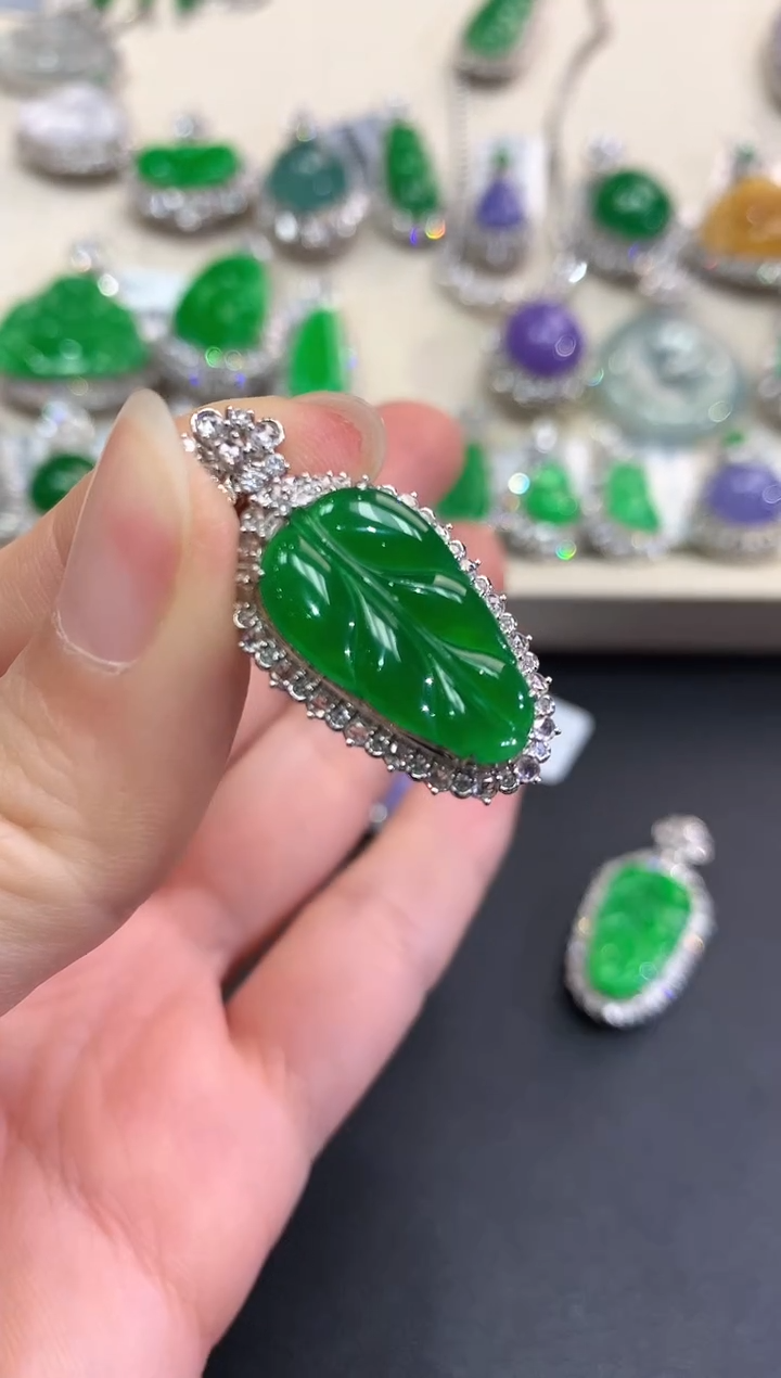 【闪购商品】翡翠颈饰18K金镶嵌D62   