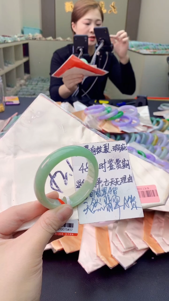 翡翠未镶嵌手镯0683224805