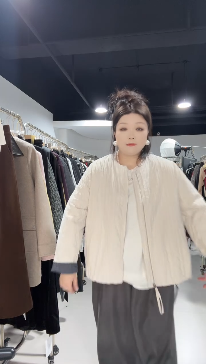 958-白色外套四码