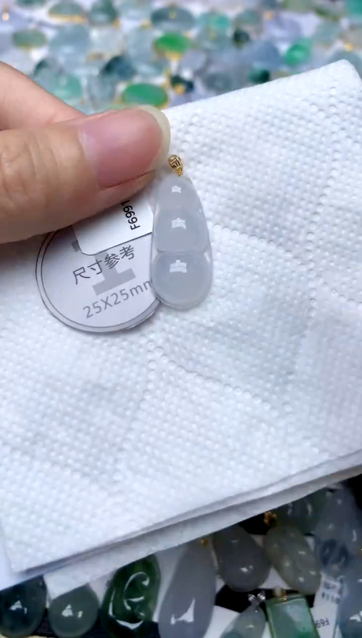 颈饰18K金镶嵌翡翠天然A货翡翠