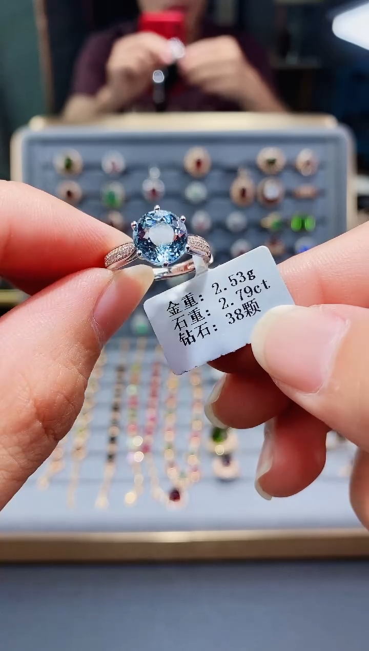 海蓝宝石戒指18K金镶嵌2.79配钻