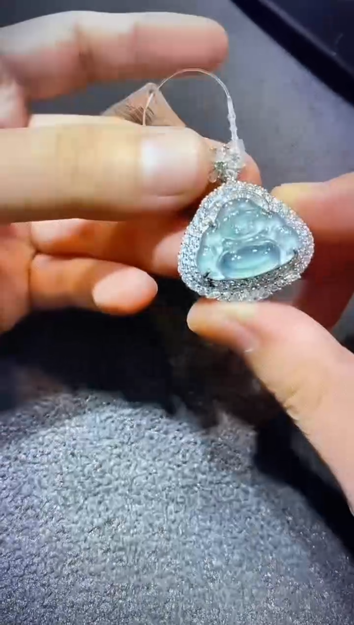 翡翠未镶嵌吊坠(不含链)多样性发货其一不含链