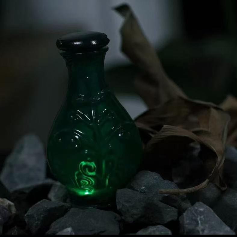 小绿瓶树脂材质手办