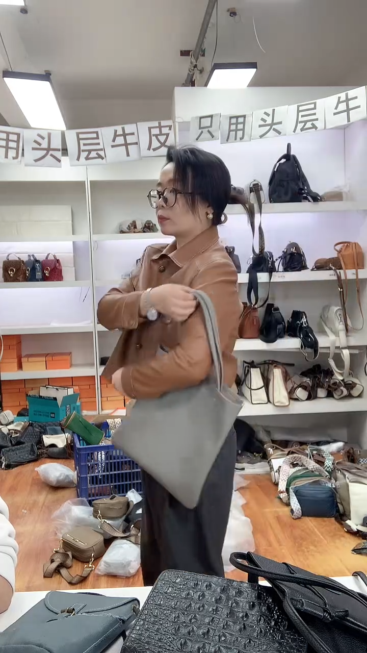 头层牛皮清货真皮 小托特灰色