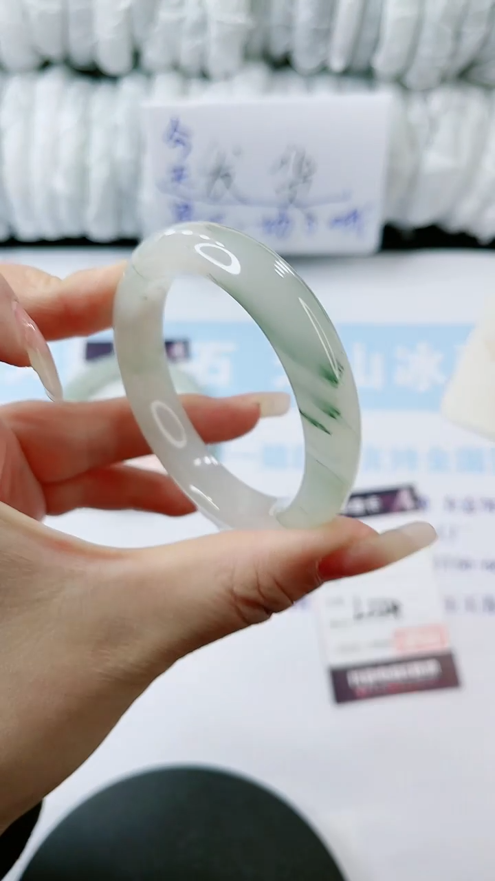 【闪购商品】石英质玉手镯未镶嵌多样性发货L224