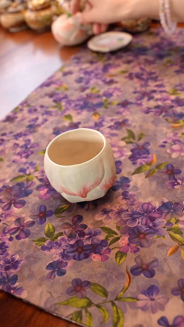 宜兴紫砂白段泥莲花苞杯