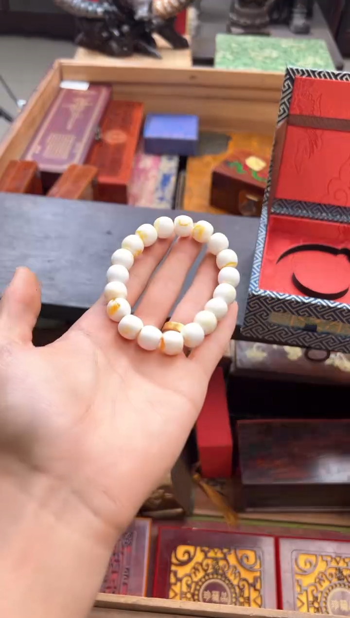 未镶嵌蜜蜡裸石———————瓷——————古瓷白手串