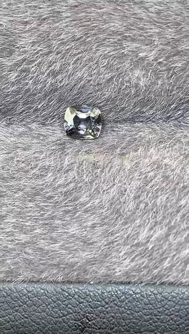 裸石尖晶石啾*～枕型 金属灰色调 0.50ct